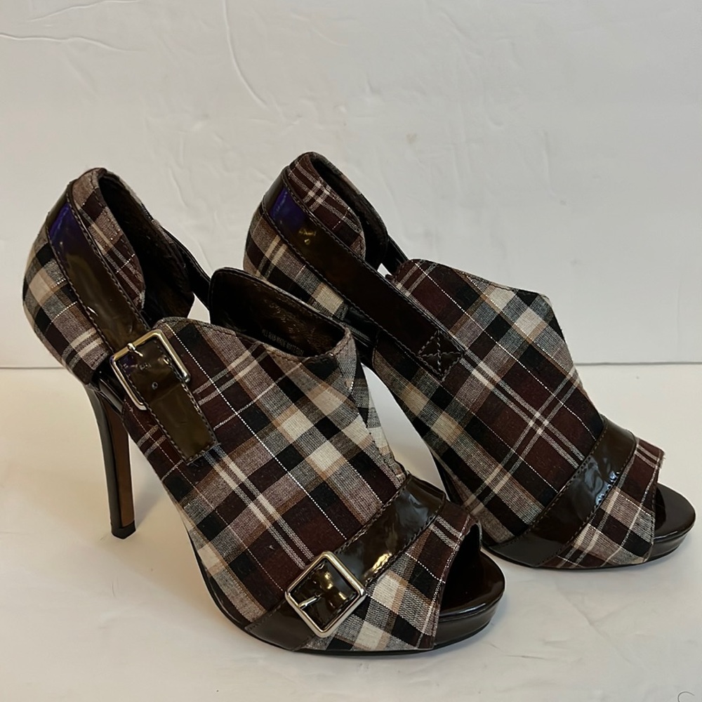 Bumper Brown Plaid Material 4 1/2" Heels sz 7.5
